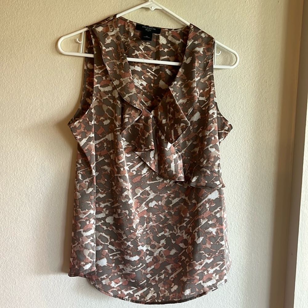 This is size 8 petite and Taylor top. Color is cream, gray